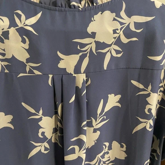 41 Hawthorne plus size top - Picture 2 of 8